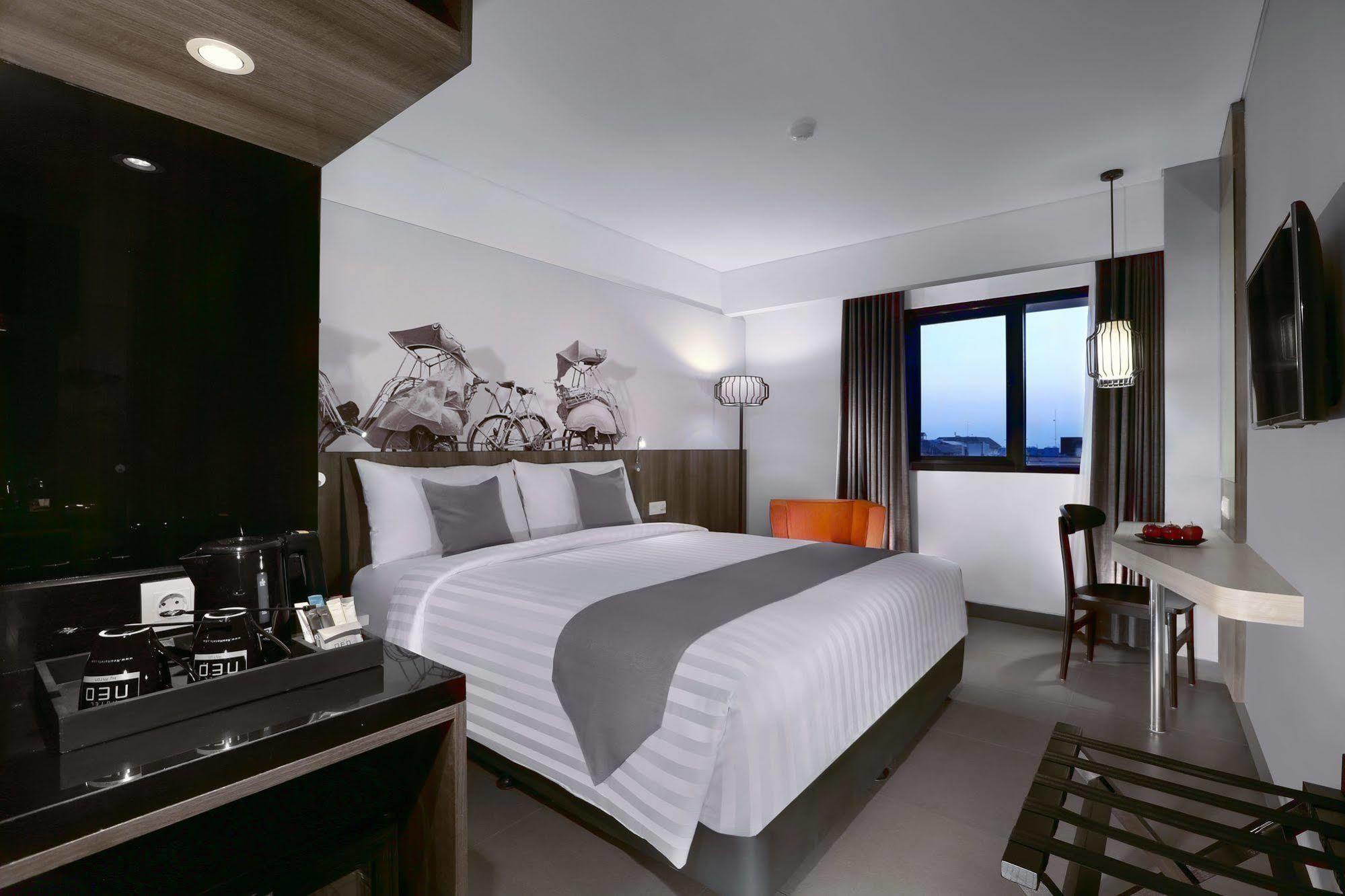 Hotel Neo Malioboro By Aston Yogyakarta Exterior photo